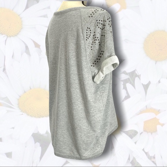 3/$10🙌 Studded Gray Short Sleeve Sweatshirt XL - Picture 5 of 15